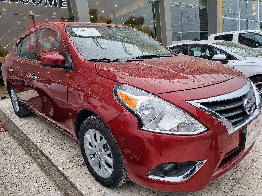 نيسان فيرسا